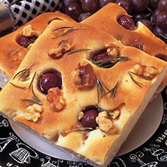 https://bridgford-bread-staging.idea-web-hosting.com/wp-content/uploads/2015/07/Grape-Walnut-Focaccia-240x240.jpg