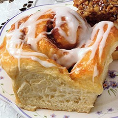 https://bridgford-bread-staging.idea-web-hosting.com/wp-content/uploads/2015/07/Mall-Style-Cinnamon-Rolls-240x240.jpg