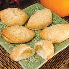 https://bridgford-bread-staging.idea-web-hosting.com/wp-content/uploads/2015/07/Pumpkin-Empanadas-240x240.jpg