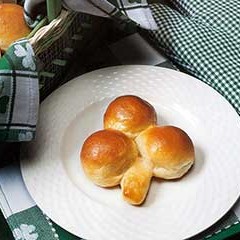 https://bridgford-bread-staging.idea-web-hosting.com/wp-content/uploads/2015/07/Shamrock-Rolls-240x240.jpg