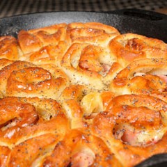 https://bridgford-bread-staging.idea-web-hosting.com/wp-content/uploads/2016/01/skillet-ham-cheese-240x240.jpg