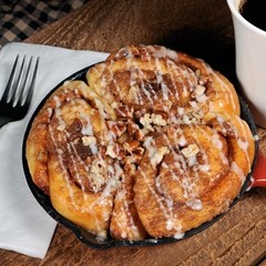 https://bridgford-bread-staging.idea-web-hosting.com/wp-content/uploads/2016/02/Mini-Skillet-Sticky-Buns-Web-240x240.jpg