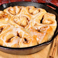 https://bridgford-bread-staging.idea-web-hosting.com/wp-content/uploads/2016/02/Skillet-Cinnamon-Roll-Hearts-240x240.jpg