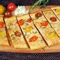 https://bridgford-bread-staging.idea-web-hosting.com/wp-content/uploads/2018/02/Flatbread-Rosemary-Tomato-Sliced-Web-240x240.jpg