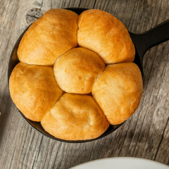 https://bridgford-bread-staging.idea-web-hosting.com/wp-content/uploads/2022/06/skillet-rolls-240x240.png